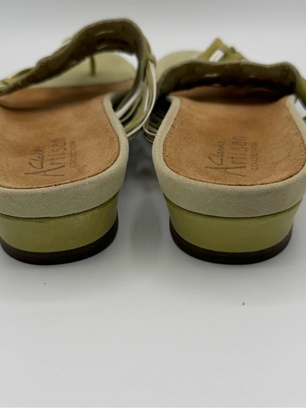 Clarks Artisan Collection Green White Woven Leather Wedge Thong Sandals Size 8M